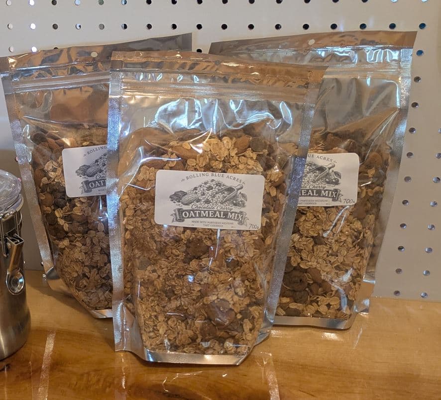 Chocolate-Cherry Oatmeal Mix